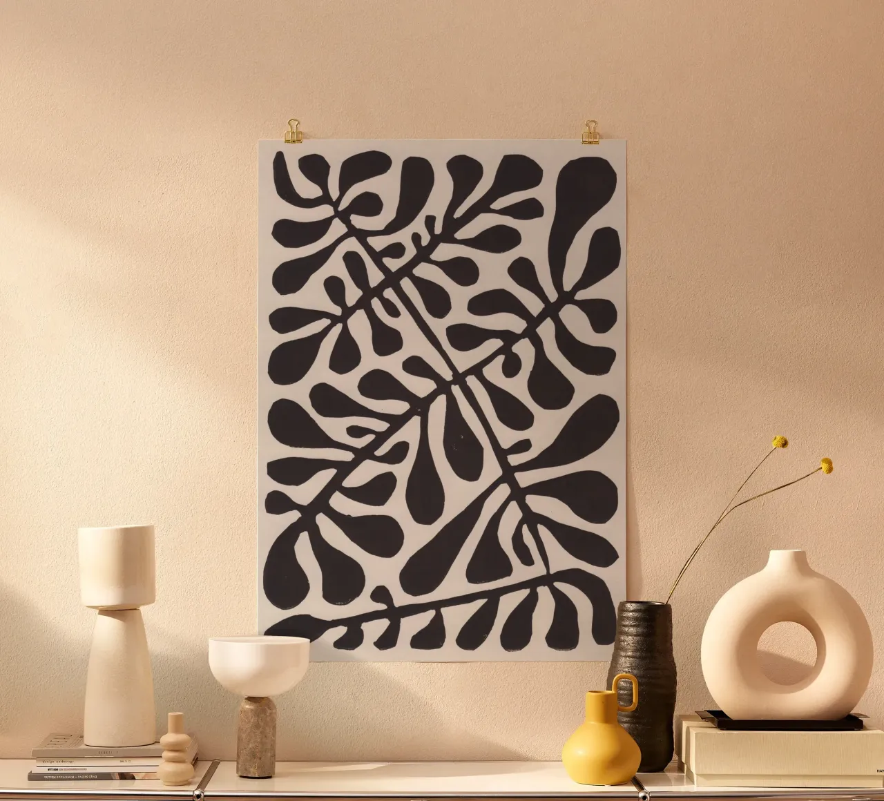 Linocut Plant #2 / Bianco e nero poster con telaio in plastica da Alisa Galitsyna
