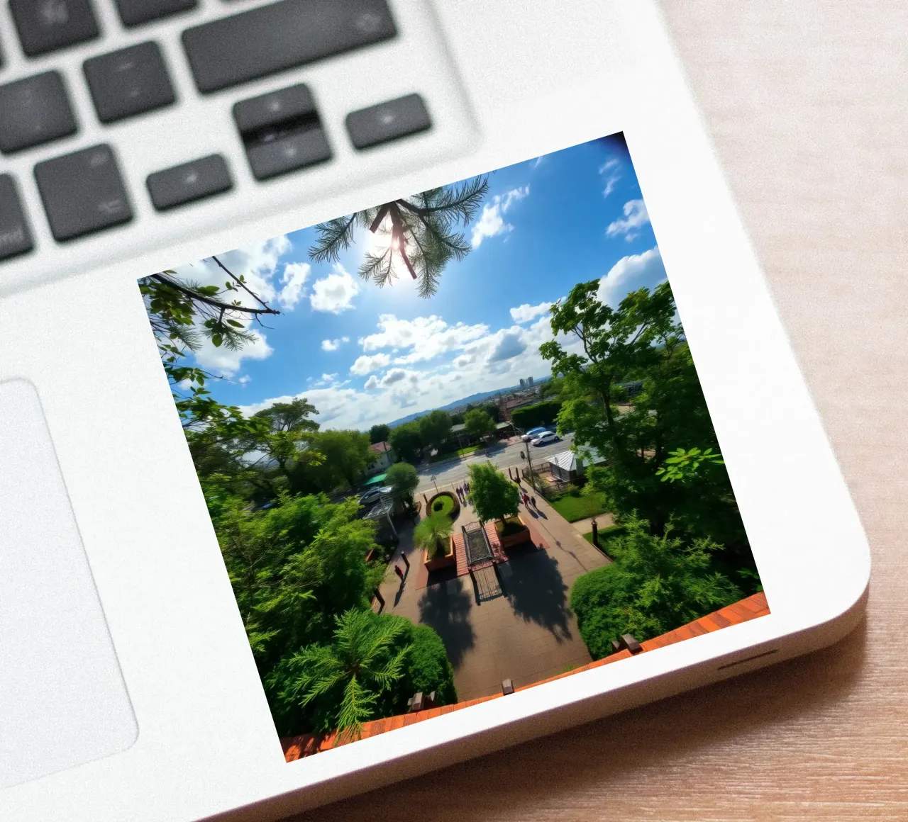 une journée ensoleillée dans un parc verdoyant avec des allées et l'horizon d'une ville autocollant de DesignDoodle