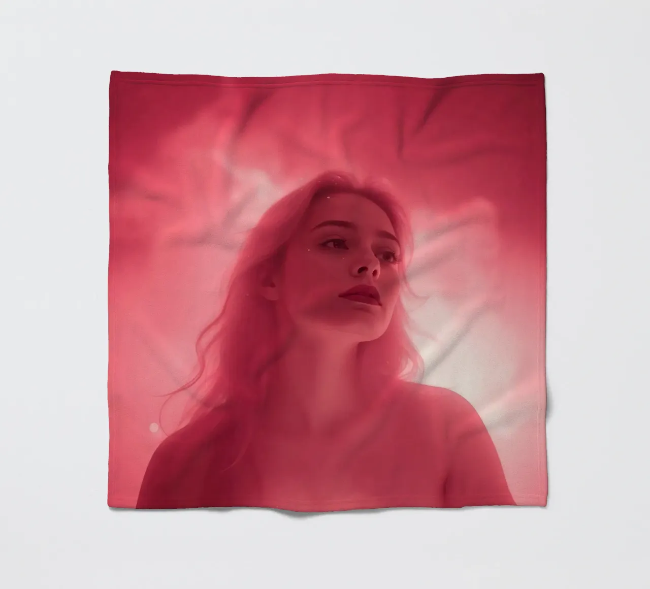 Une lumière rose douce enveloppe une femme aux cheveux longs plaid polaire de DesignDoodle