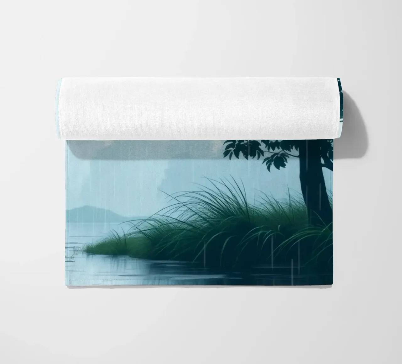 Paesaggio sereno con pioggia che cade su un fiume tranquillo telo mare da DesignDoodle