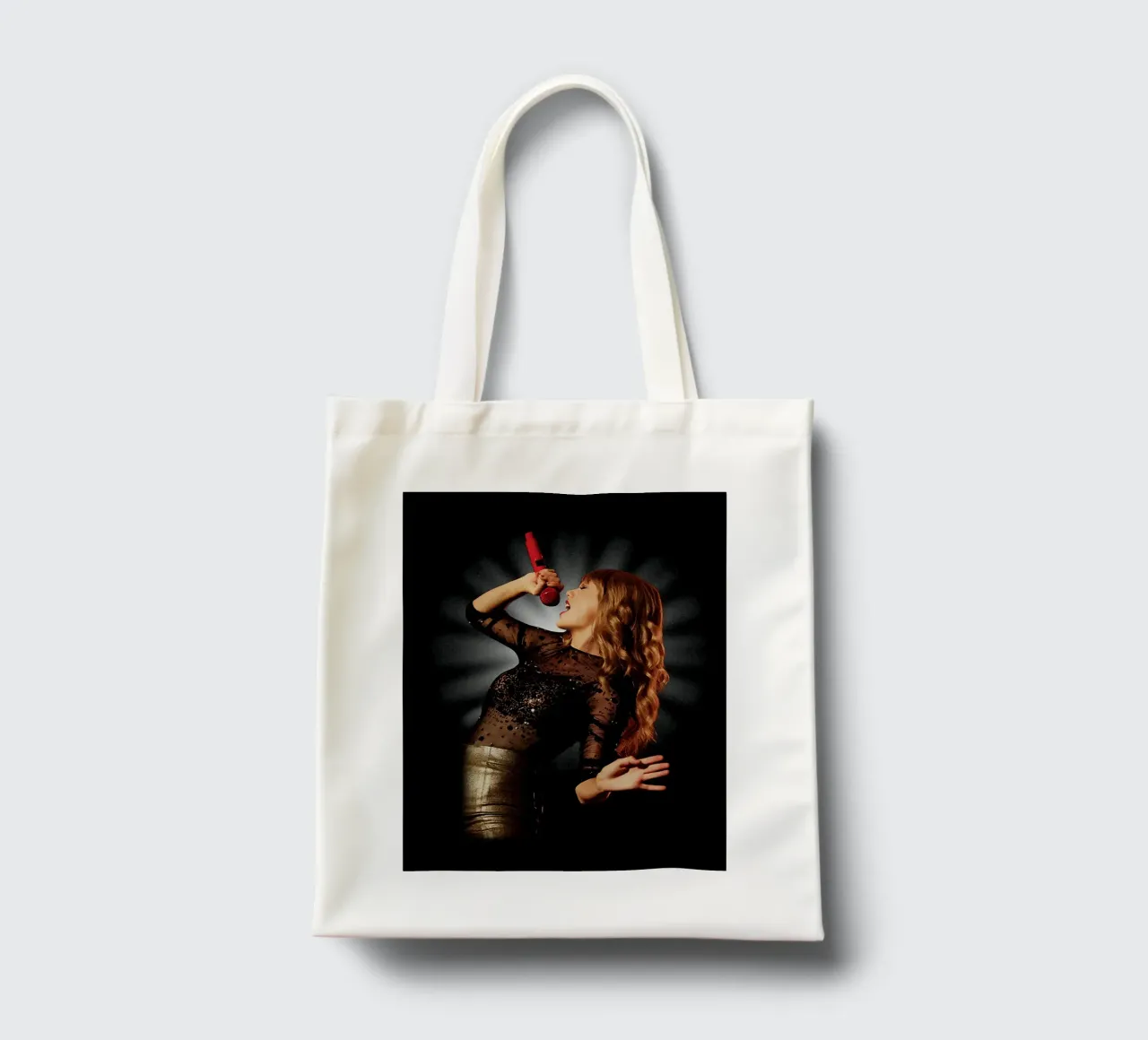 Taylor Swift in Black borsa in juta da avissta