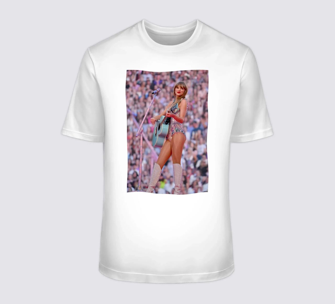 Taylor Swift on Eras Tour t-shirt da avissta