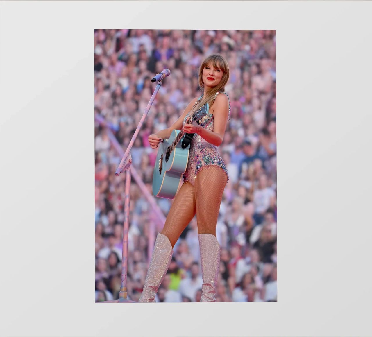 Taylor Swift on Eras Tour pellicola backlit da avissta