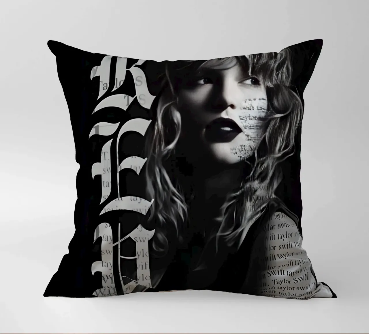 Red Taylor Swift Kissen von avissta