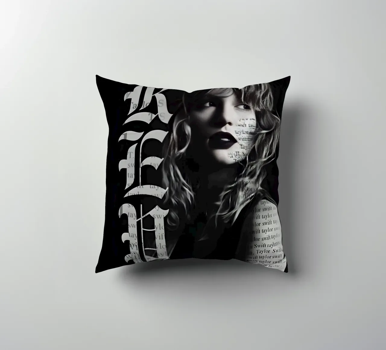 Red Taylor Swift Kissen von avissta
