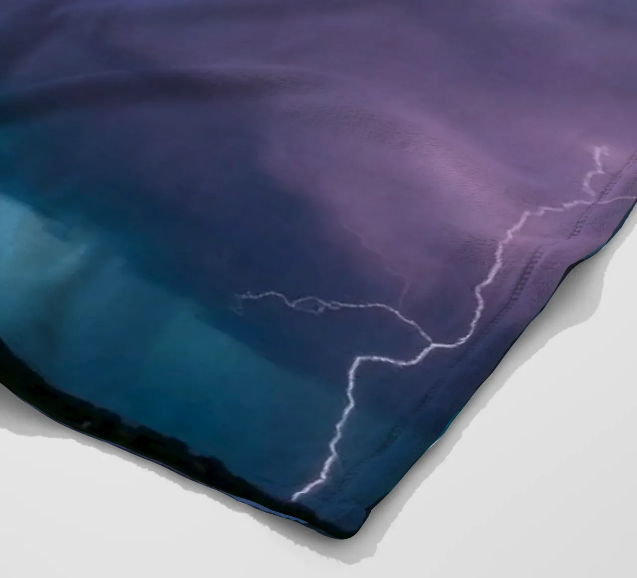 Drammatici fulmini in un cielo tempestoso coperta in pile da DesignDoodle