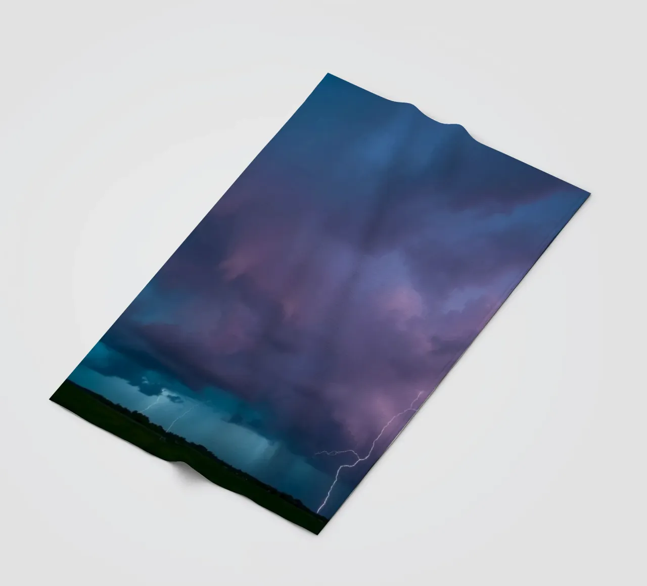Drammatici fulmini in un cielo tempestoso coperta in pile da DesignDoodle