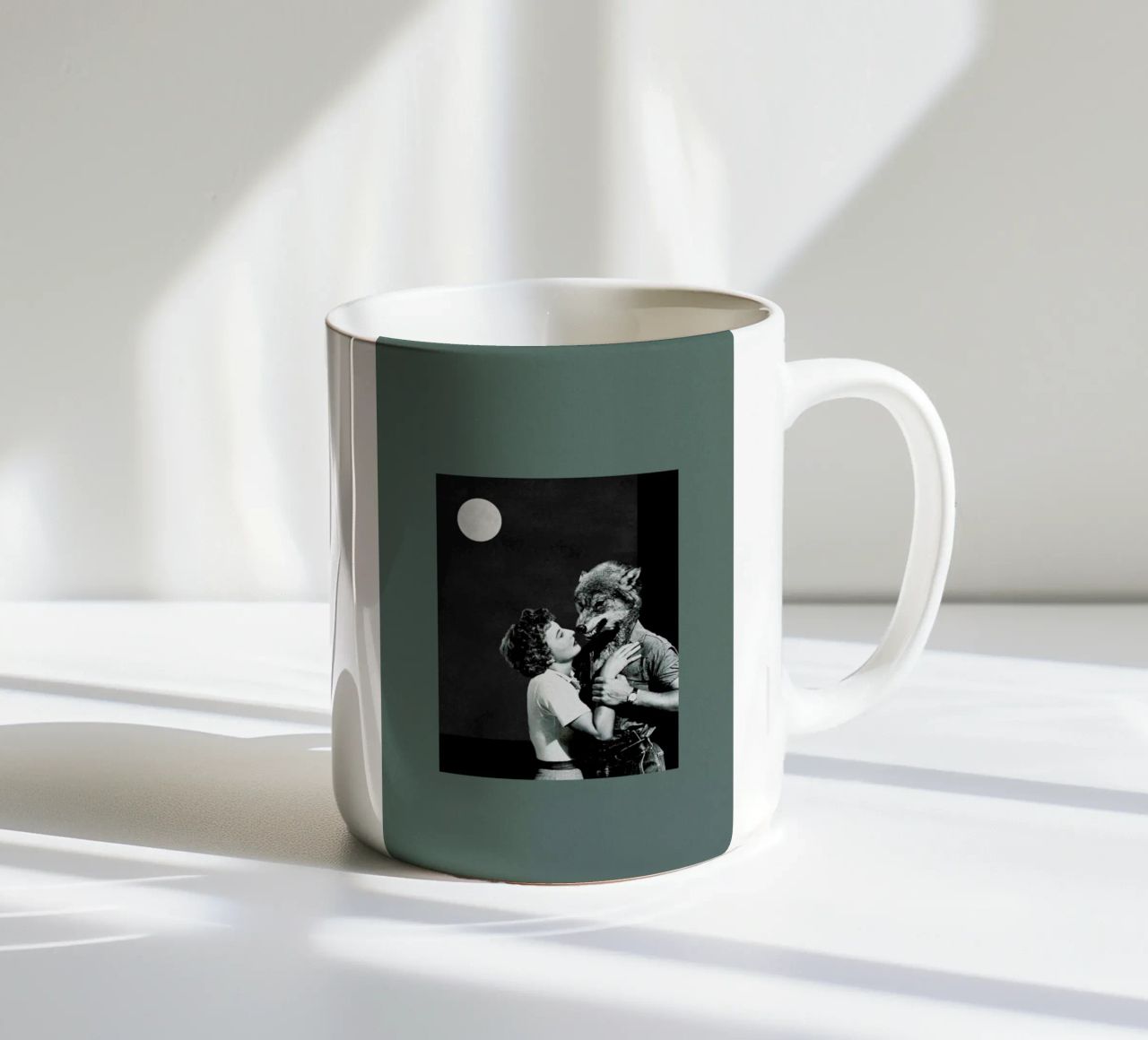 You Dont Look the Same as When I Was Dreaming Keramik Tasse von Maarten Léon