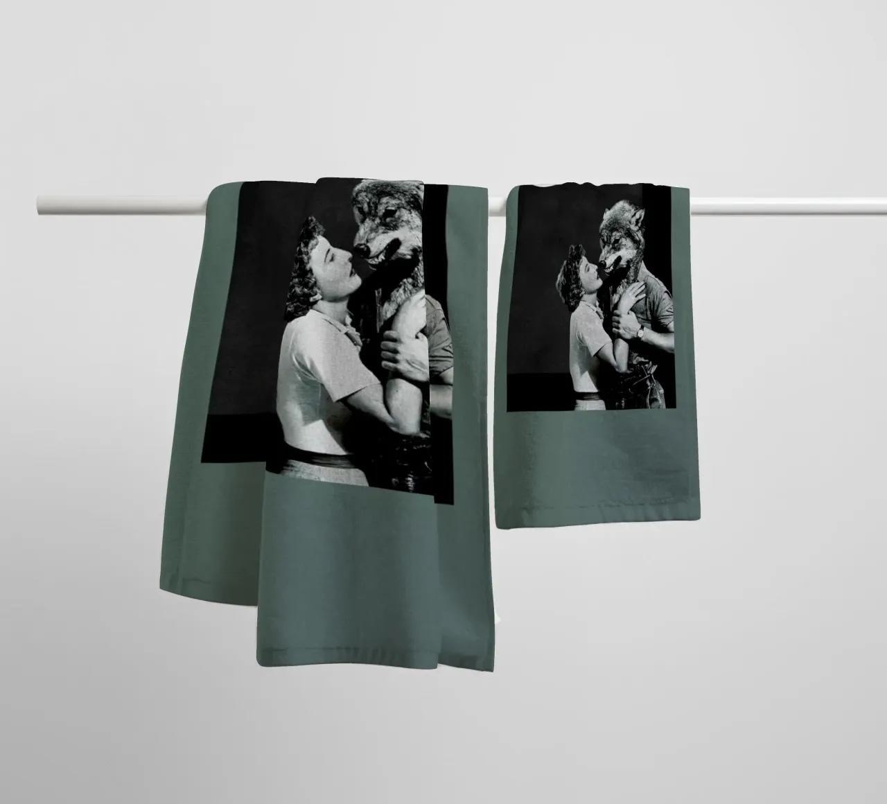 You Dont Look the Same as When I Was Dreaming asciugamano da bagno da Maarten Léon