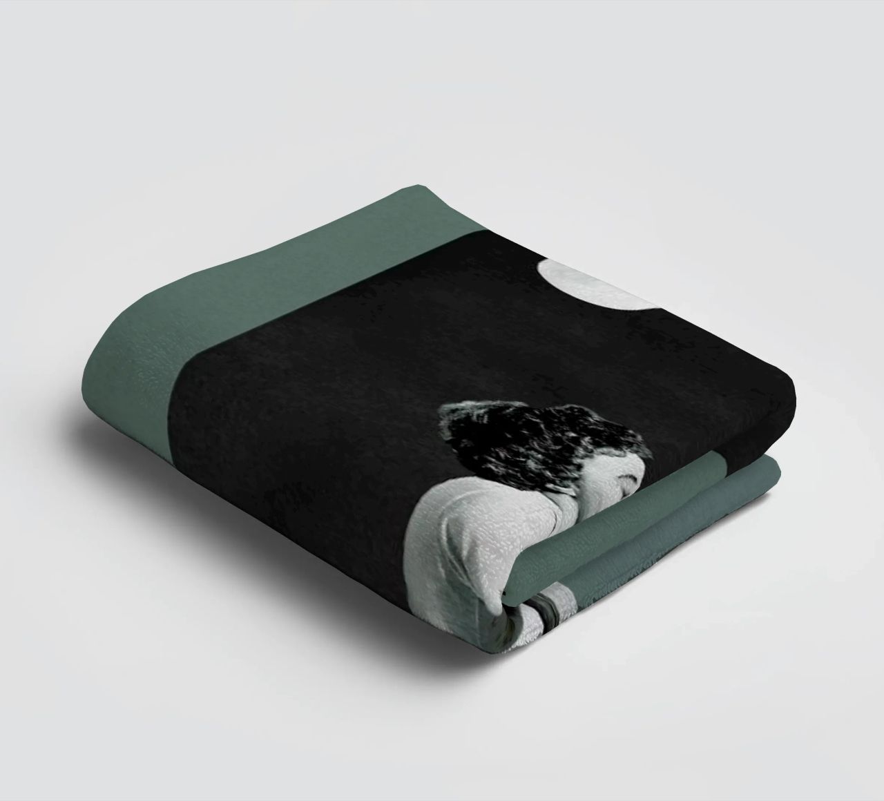 You Dont Look the Same as When I Was Dreaming Handtuch von Maarten Léon