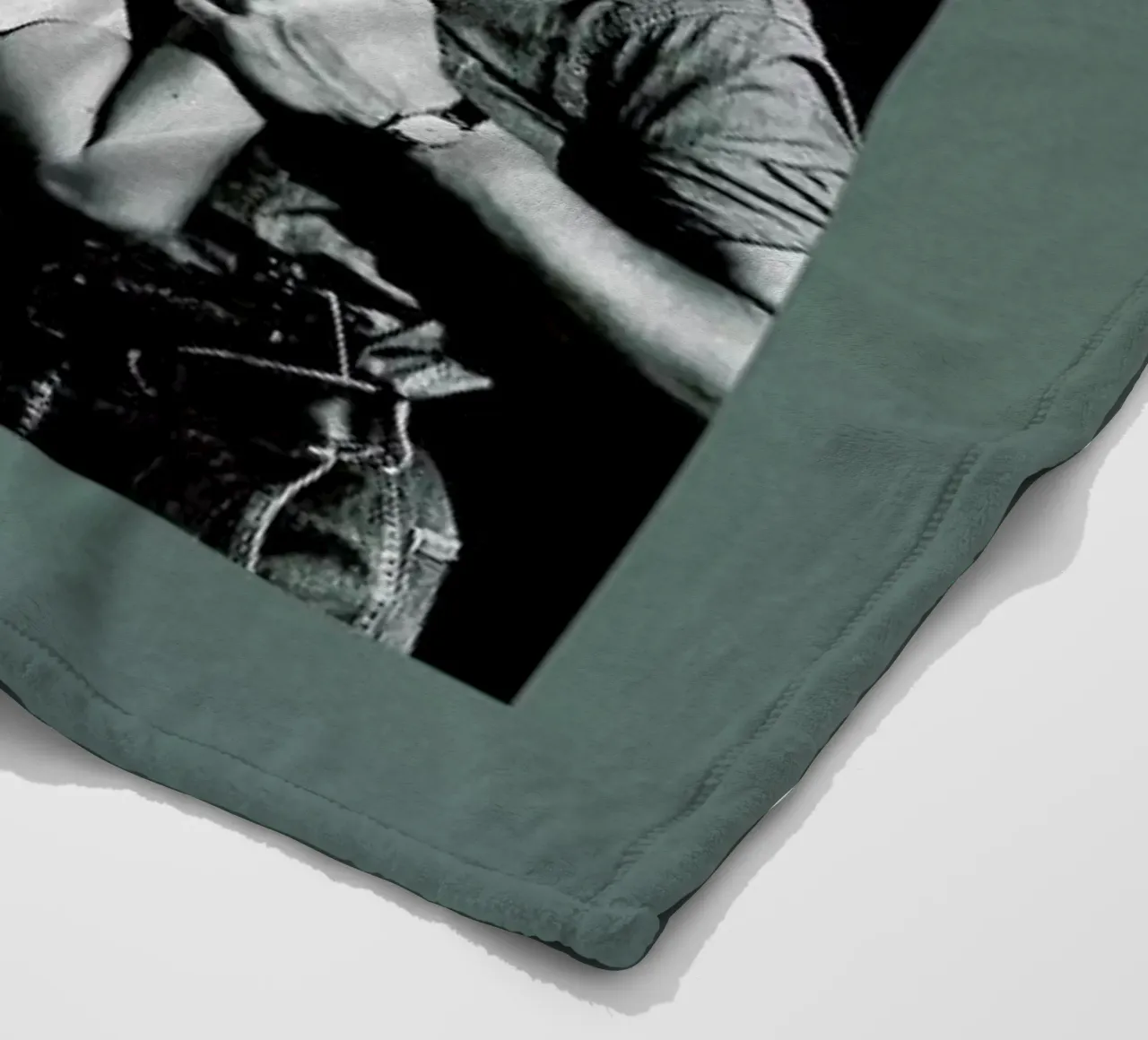 You Dont Look the Same as When I Was Dreaming coperta in pile da Maarten Léon