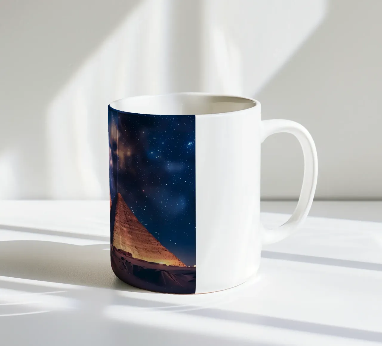 Noche de las pirámides egipcias taza de cerámica de Mikesell