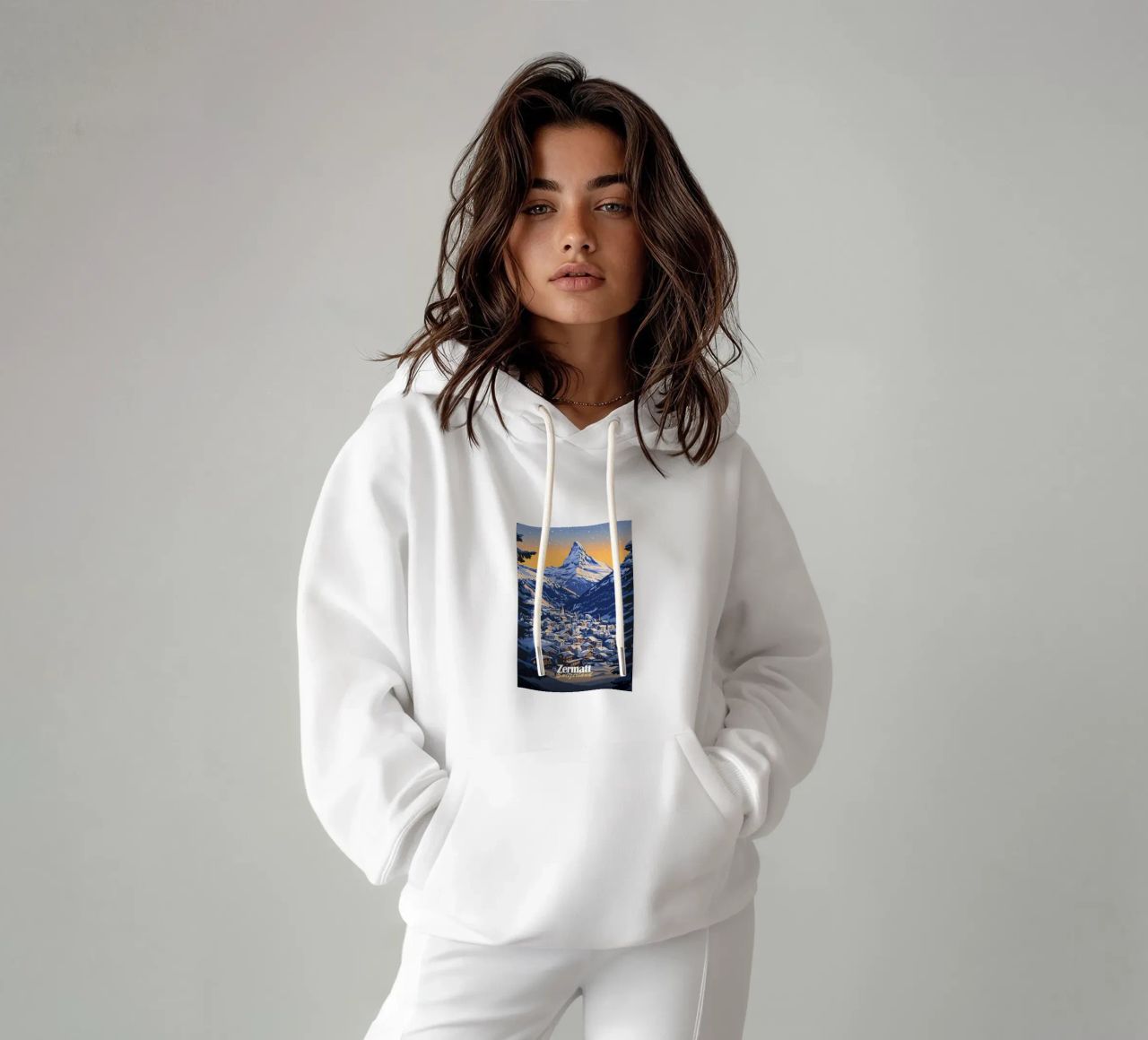 Zermatt Schweiz Bergdorf Hoodie von Ginnery