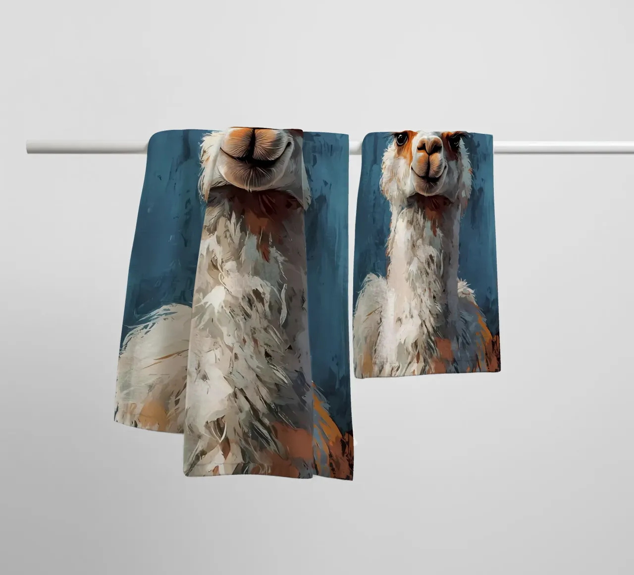 Lama met wc-hoed badhanddoek van Ginnery