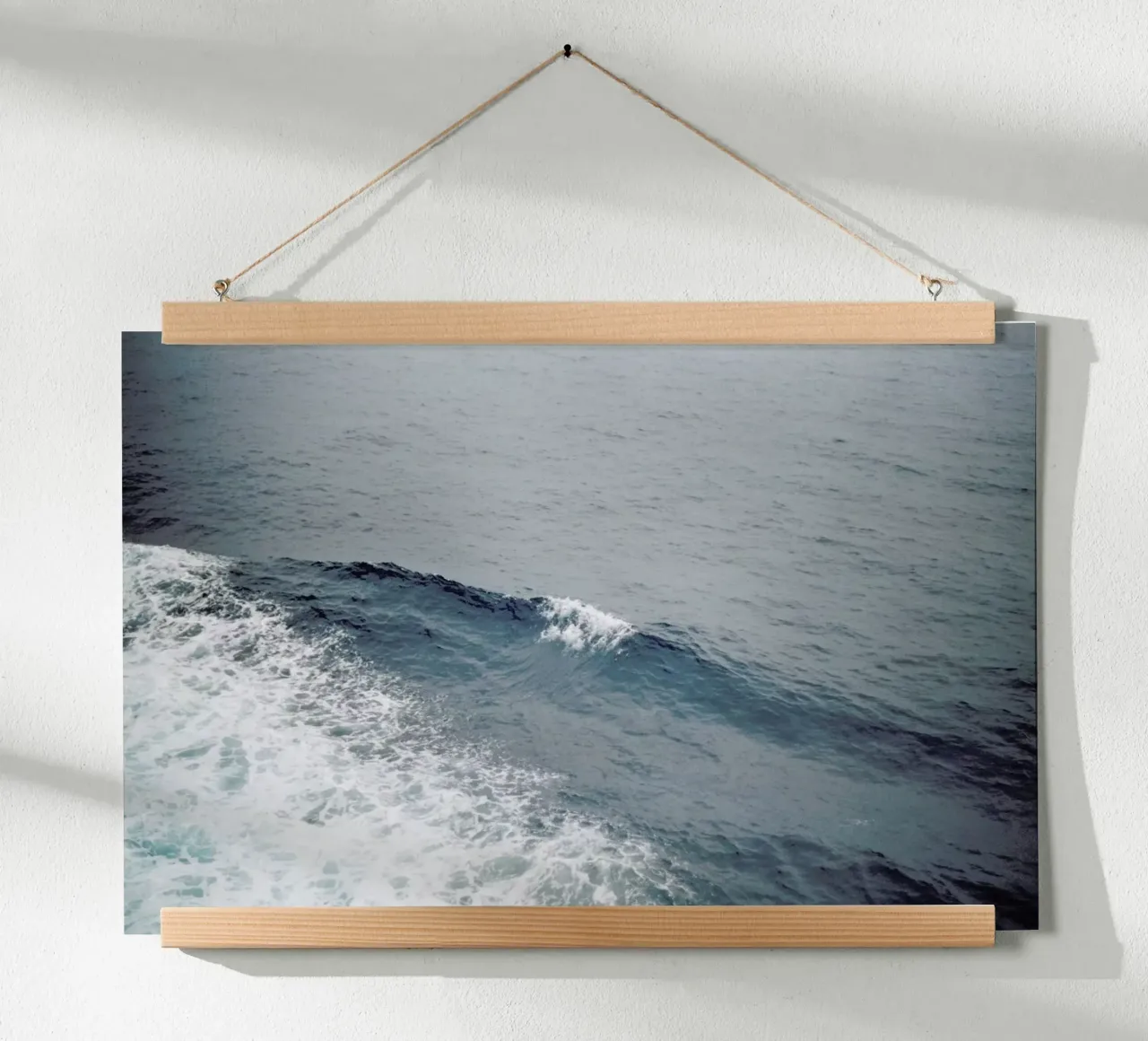 Natural Blues poster con telaio in plastica da Alexandra Hellweg