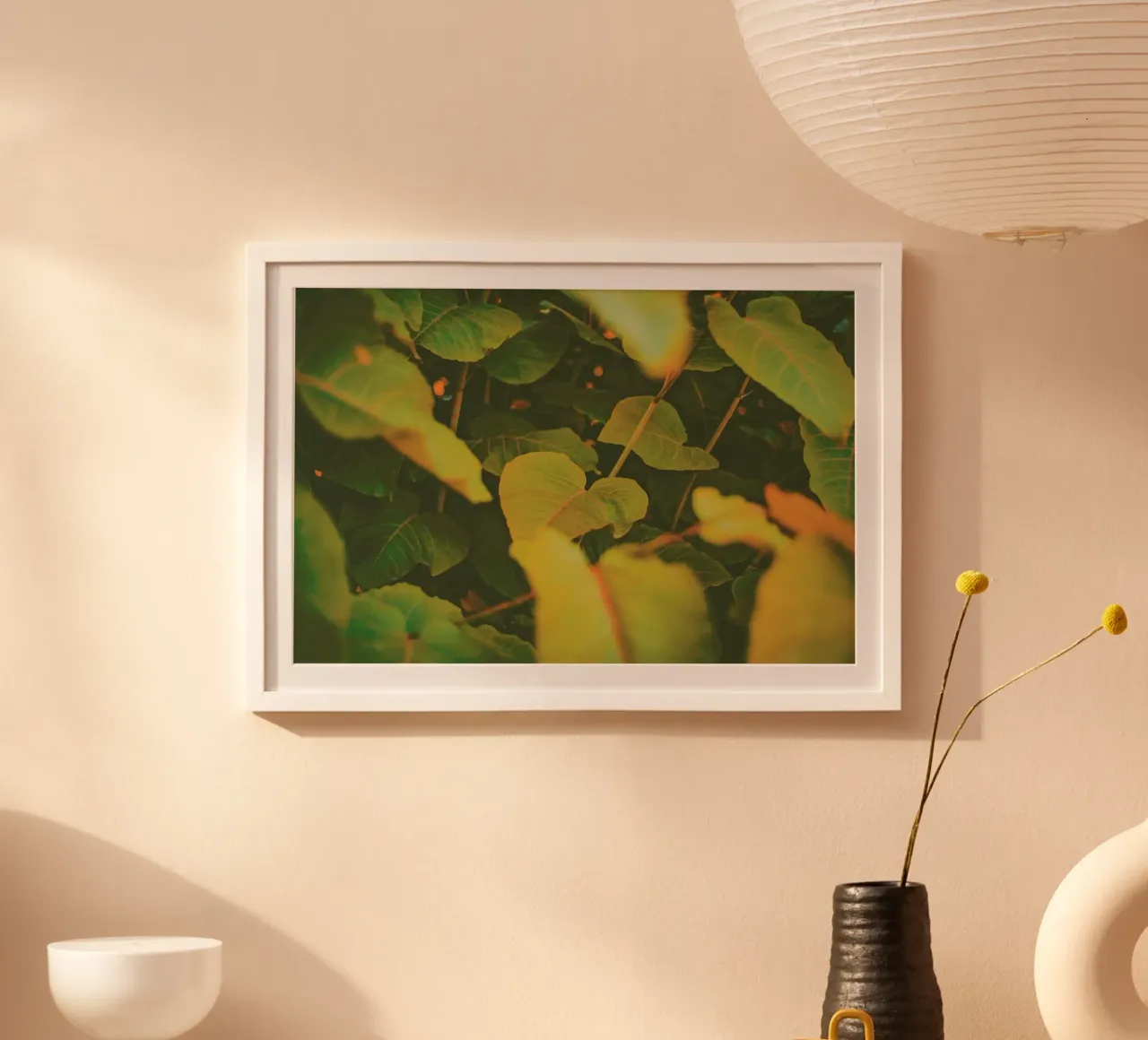 The Frail poster con telaio in plastica da Pale Grain