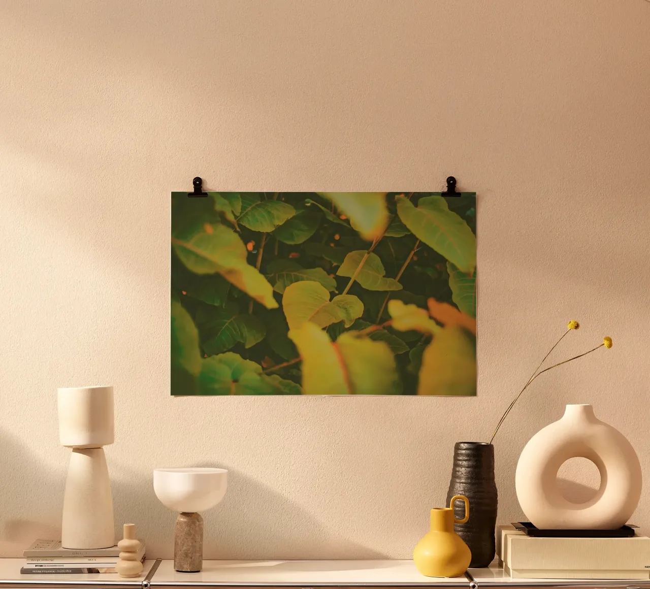 The Frail poster con telaio in plastica da Pale Grain
