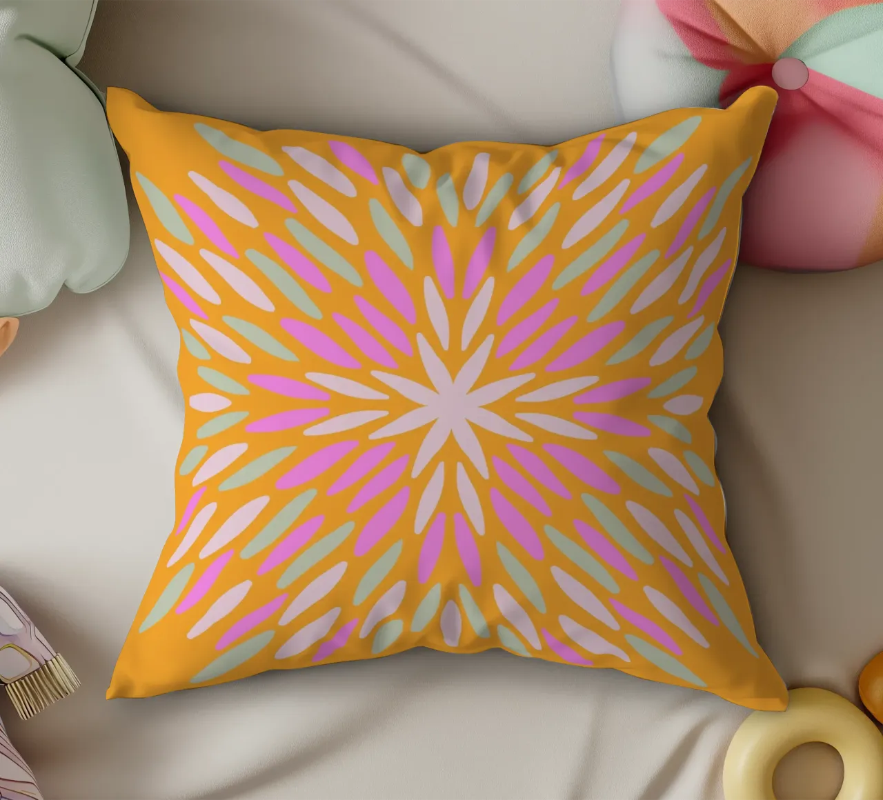 Petal burst - arancio, rosa e menta cuscino da Wackapacka