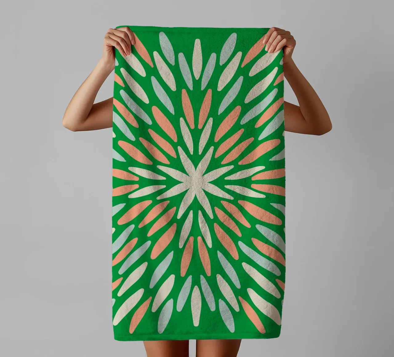 Scoppio di petali - verde, arancione, blu asciugamano da bagno da Wackapacka