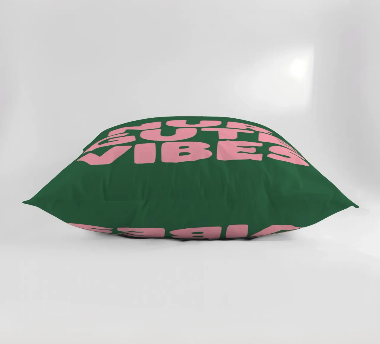 Only Good Vibes Vibrante Verde Rosa Design tipografico tedesco cuscino da THE MOTIVATED TYPE