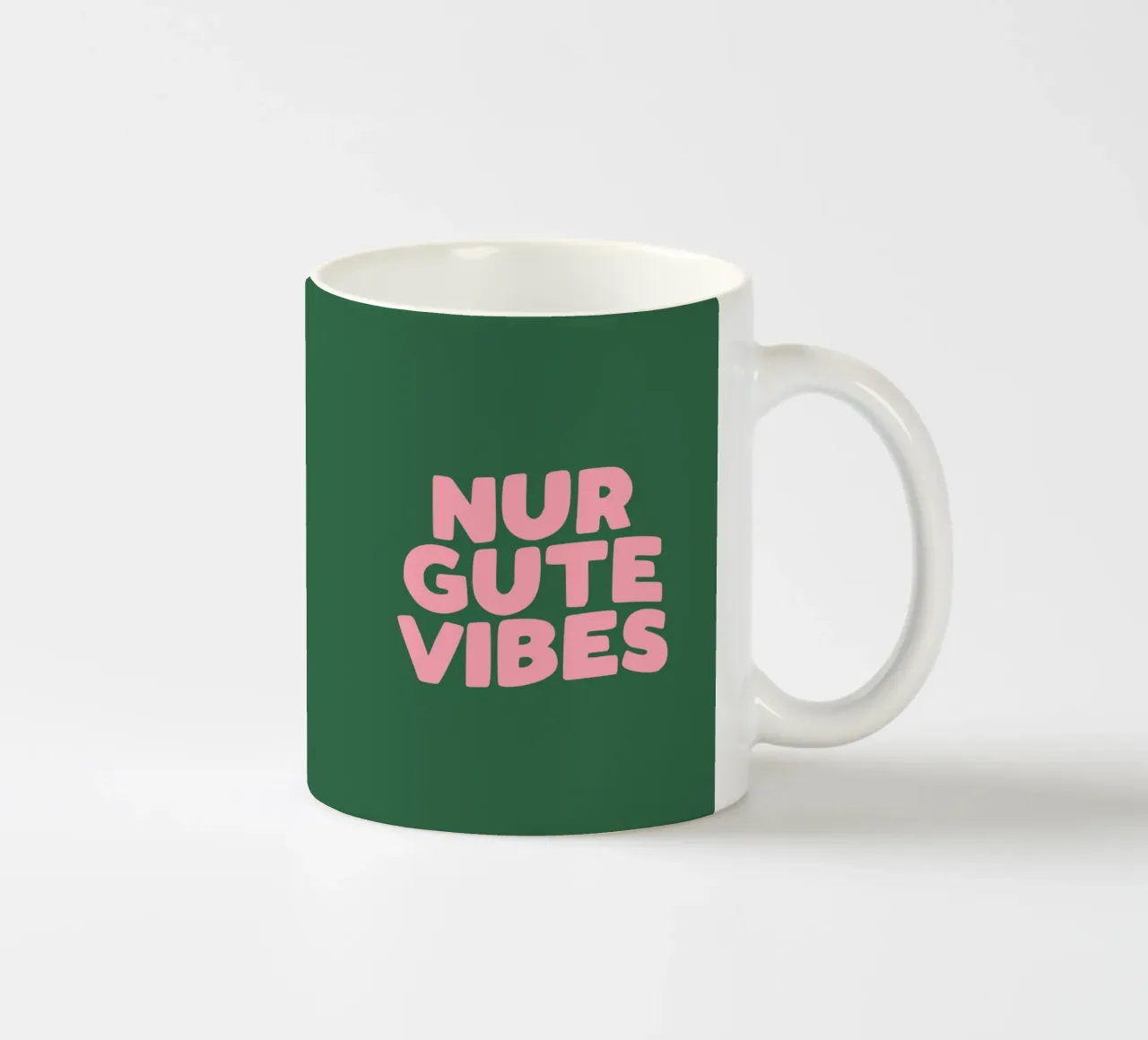 Only Good Vibes Vibrante Verde Rosa Design tipografico tedesco tazza in ceramica da THE MOTIVATED TYPE