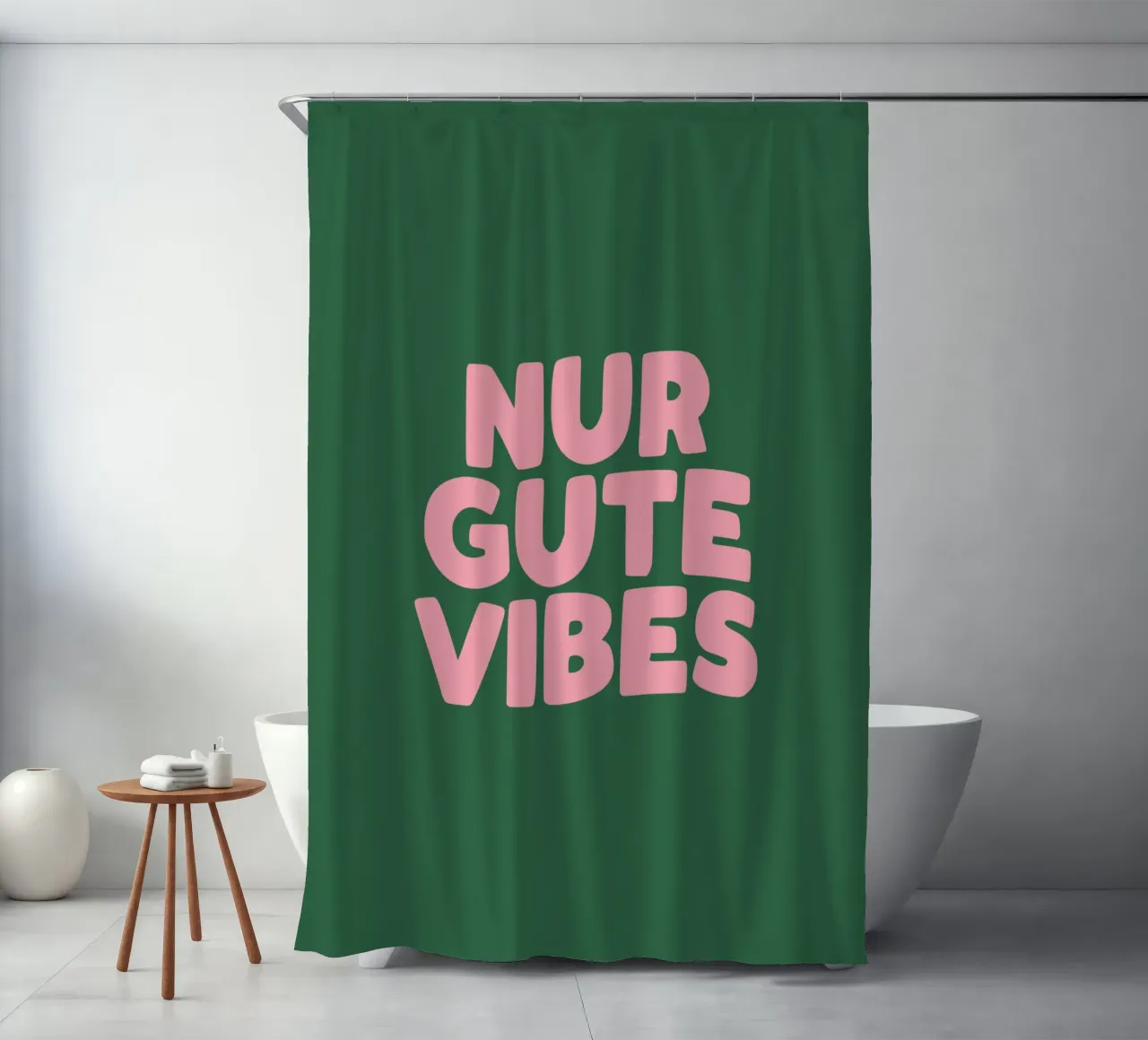 Only Good Vibes Vibrante Verde Rosa Design tipografico tedesco tenda da doccia da THE MOTIVATED TYPE
