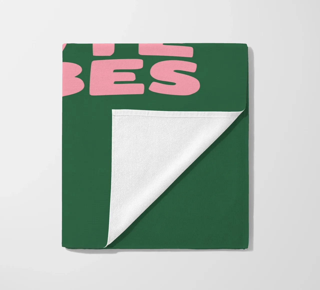 Only Good Vibes Vibrante Verde Rosa Design tipografico tedesco telo mare da THE MOTIVATED TYPE