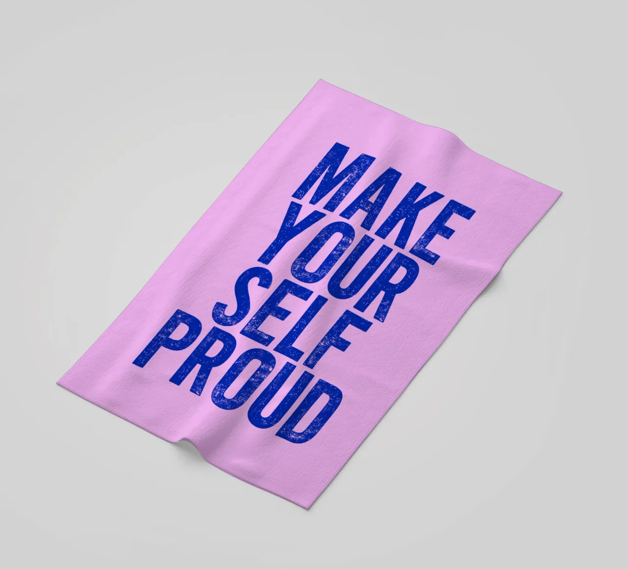 Make Yourself Prouding Design tipografico rosa navy telo mare da THE MOTIVATED TYPE