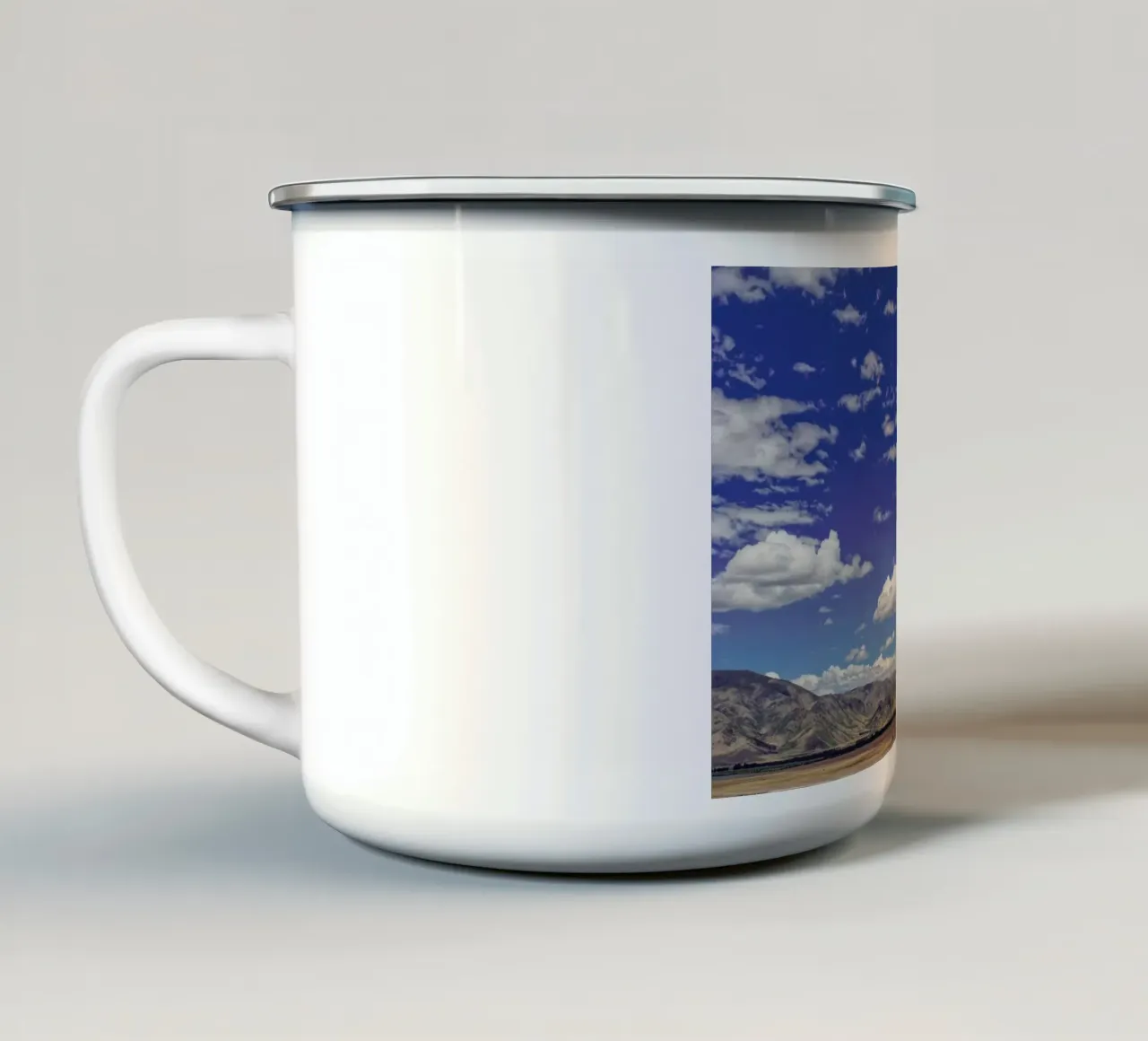 Travelling The South Island tazza in smalto da Nur Mut