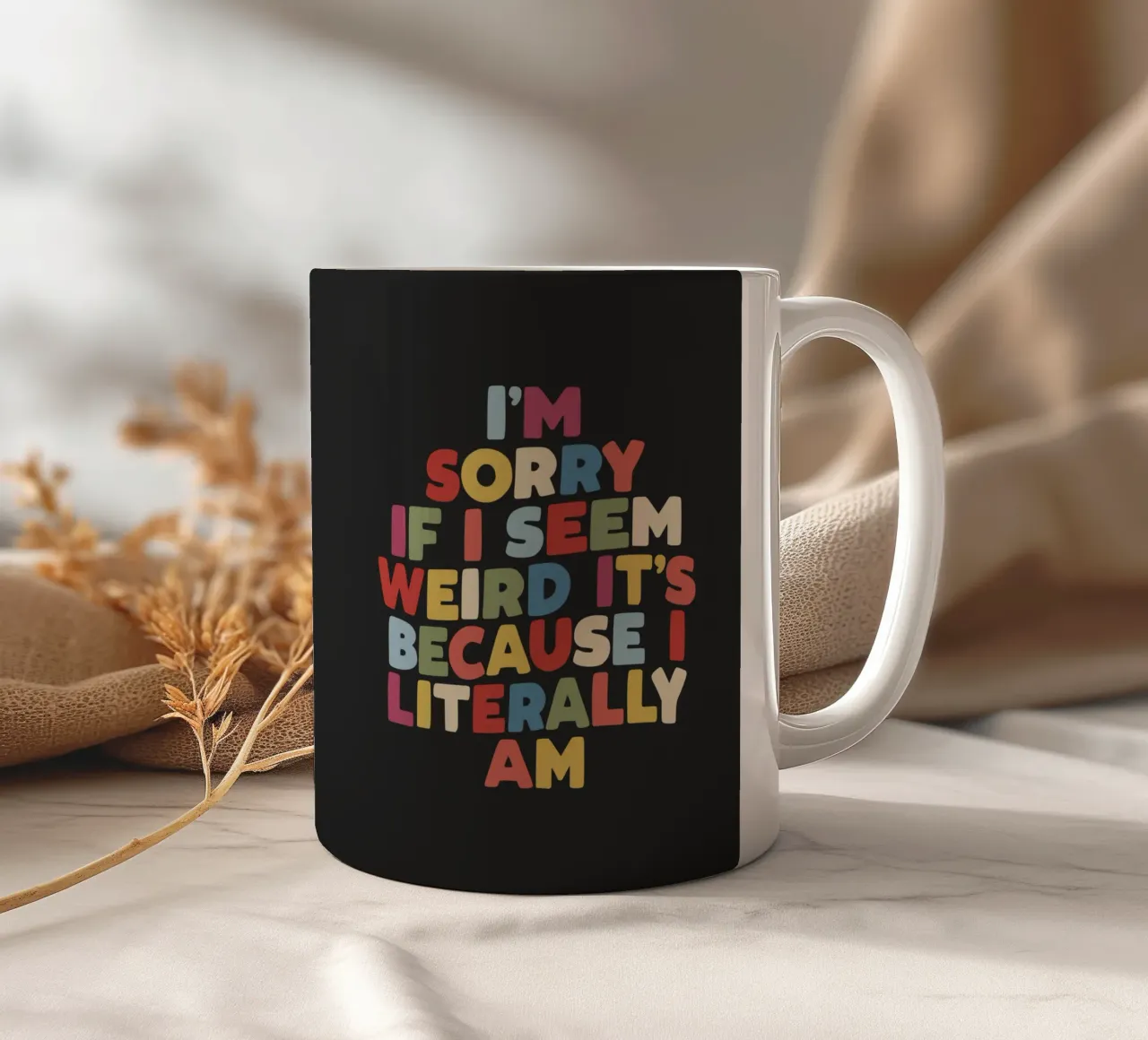 Es tut mir leid, wenn ich seltsam erscheine, weil ich wirklich Farbe bin Keramik Tasse von THE MOTIVATED TYPE