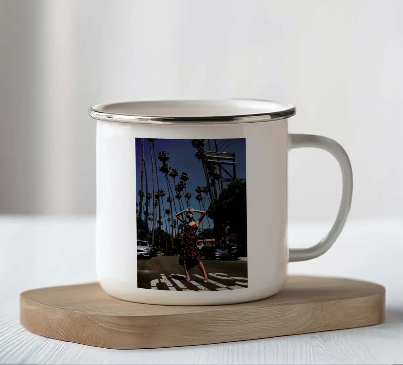 LA tazza in smalto da Marie Bärsch