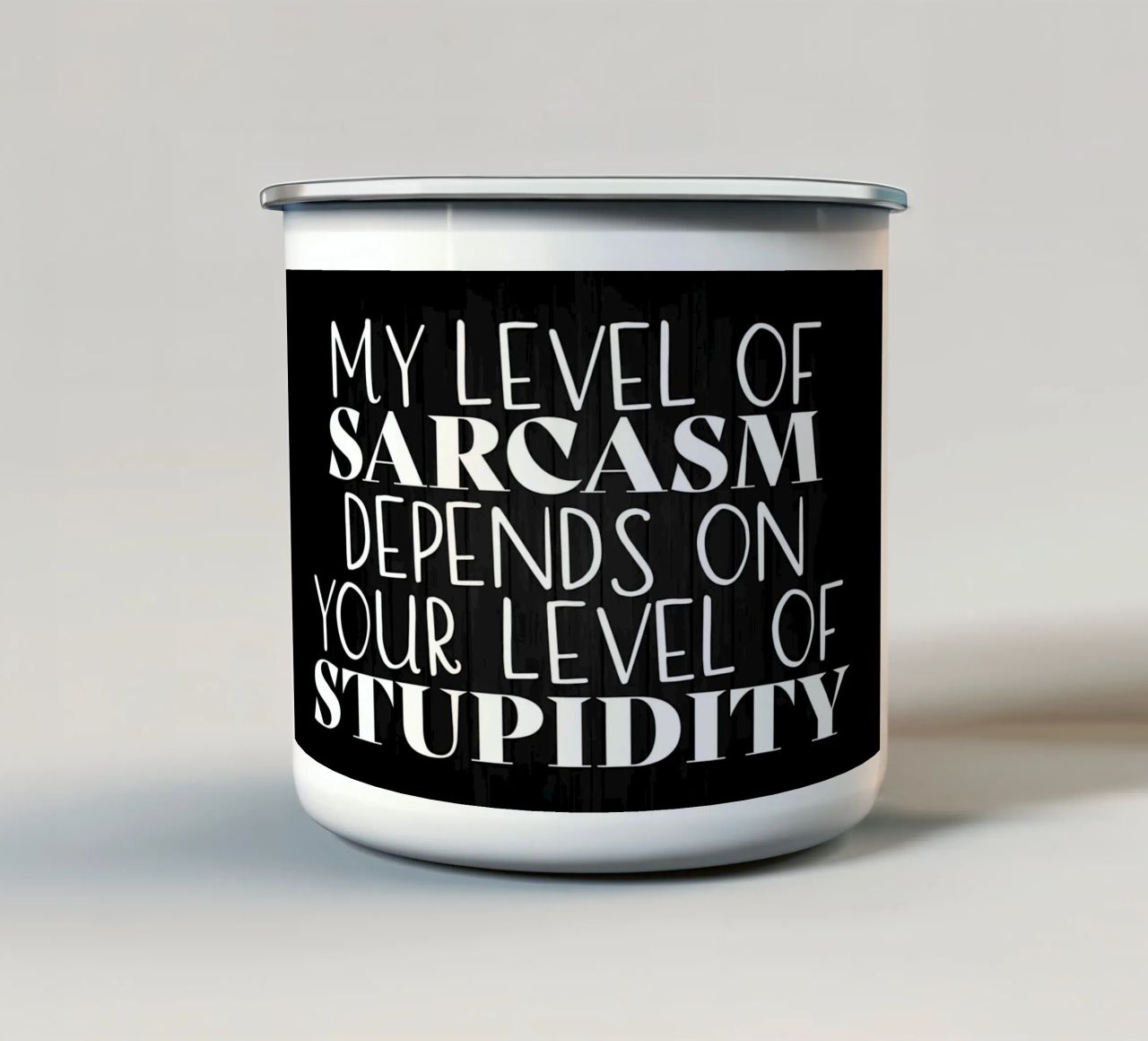 Il mio livello di sarcasmo tazza in smalto da Bassy
