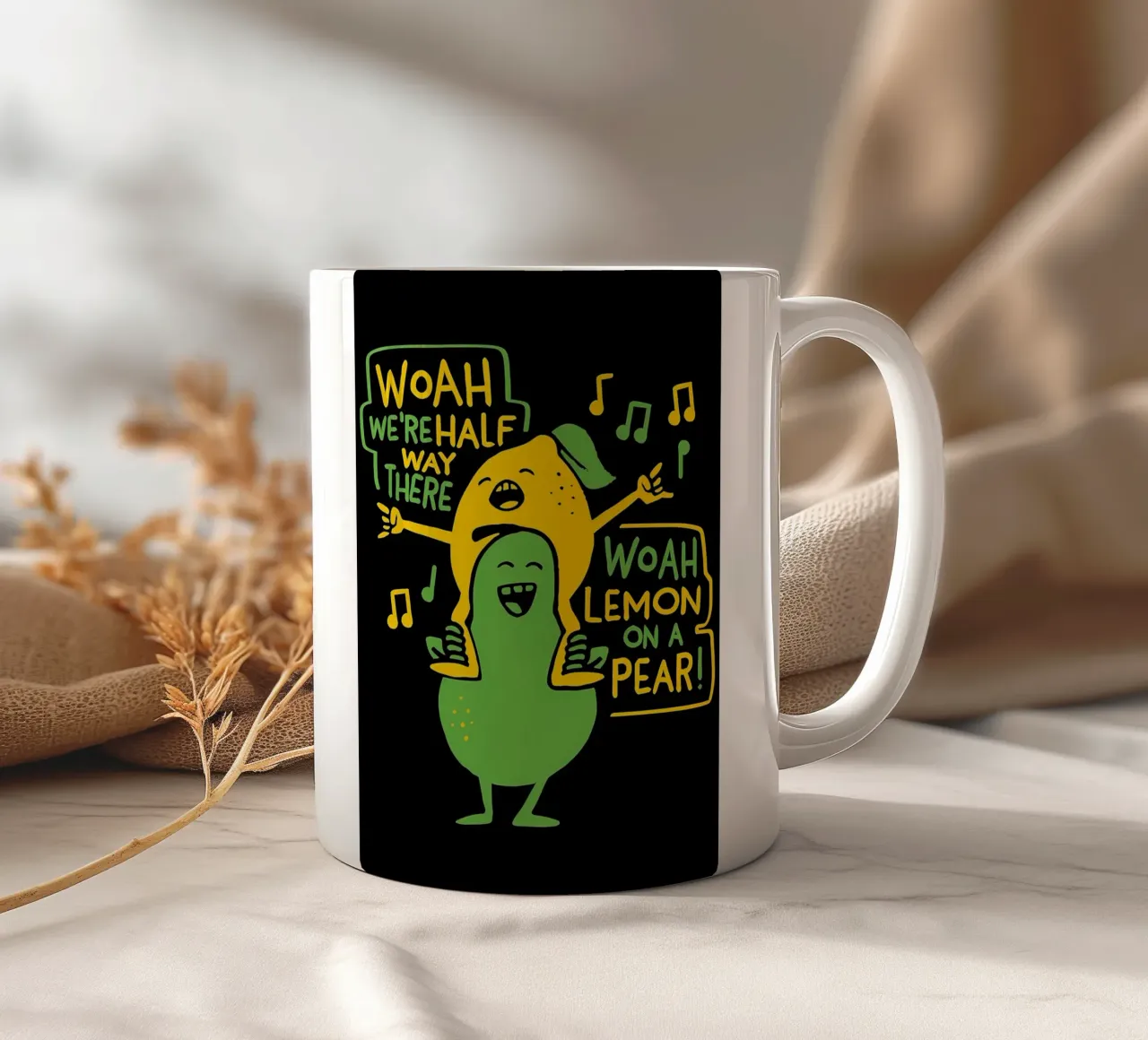 ZITRONE AUF EINER BIRNE Keramik Tasse von Delaplane