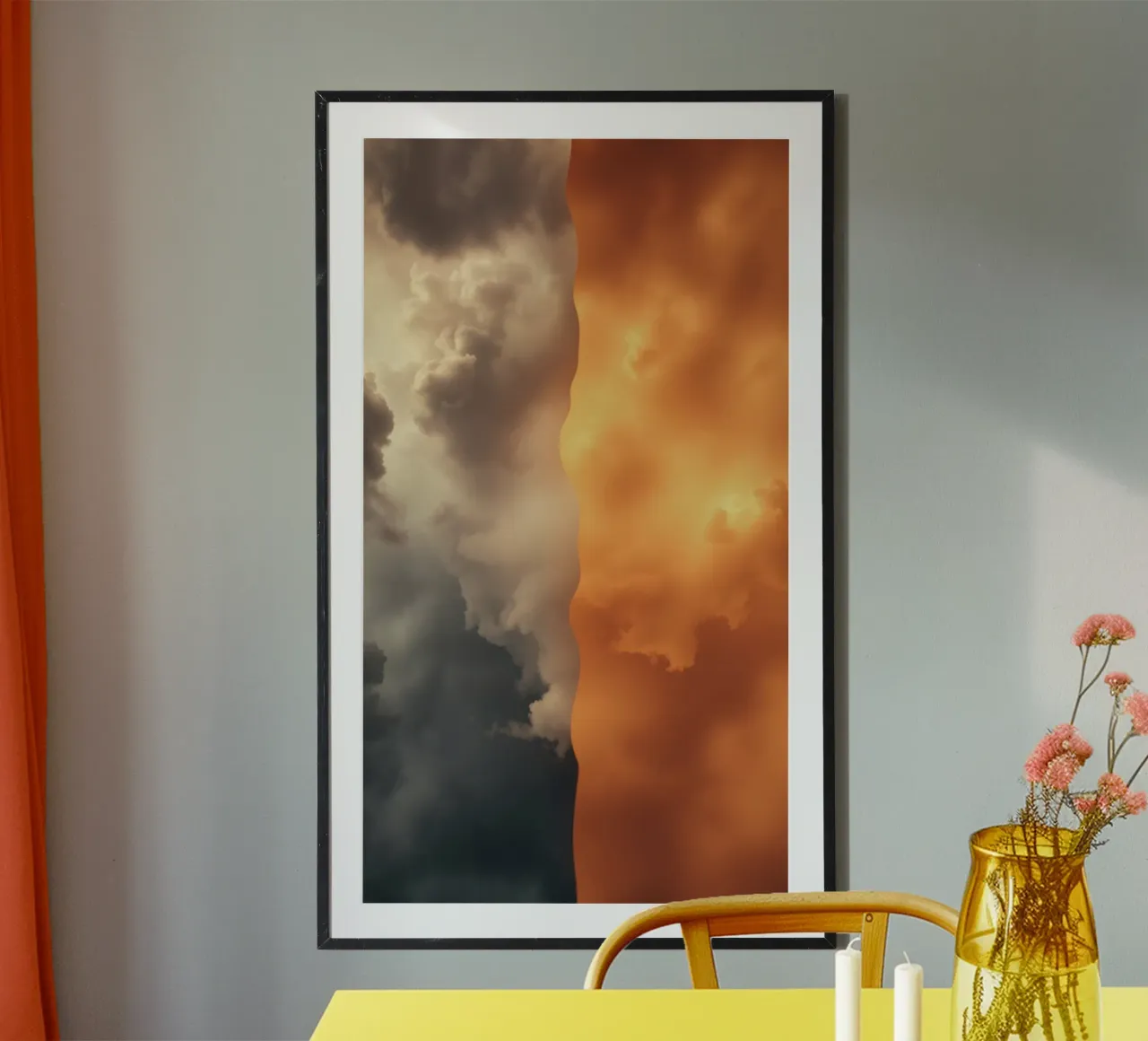 Contrasto sorprendente tra le nuvole scure della tempesta e il vibrante tramonto cl poster da DesignDoodle
