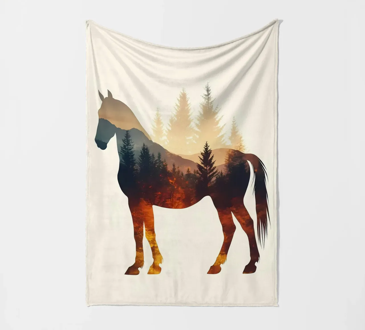 Sagoma di cavallo con foresta coperta in pile da Ginnery