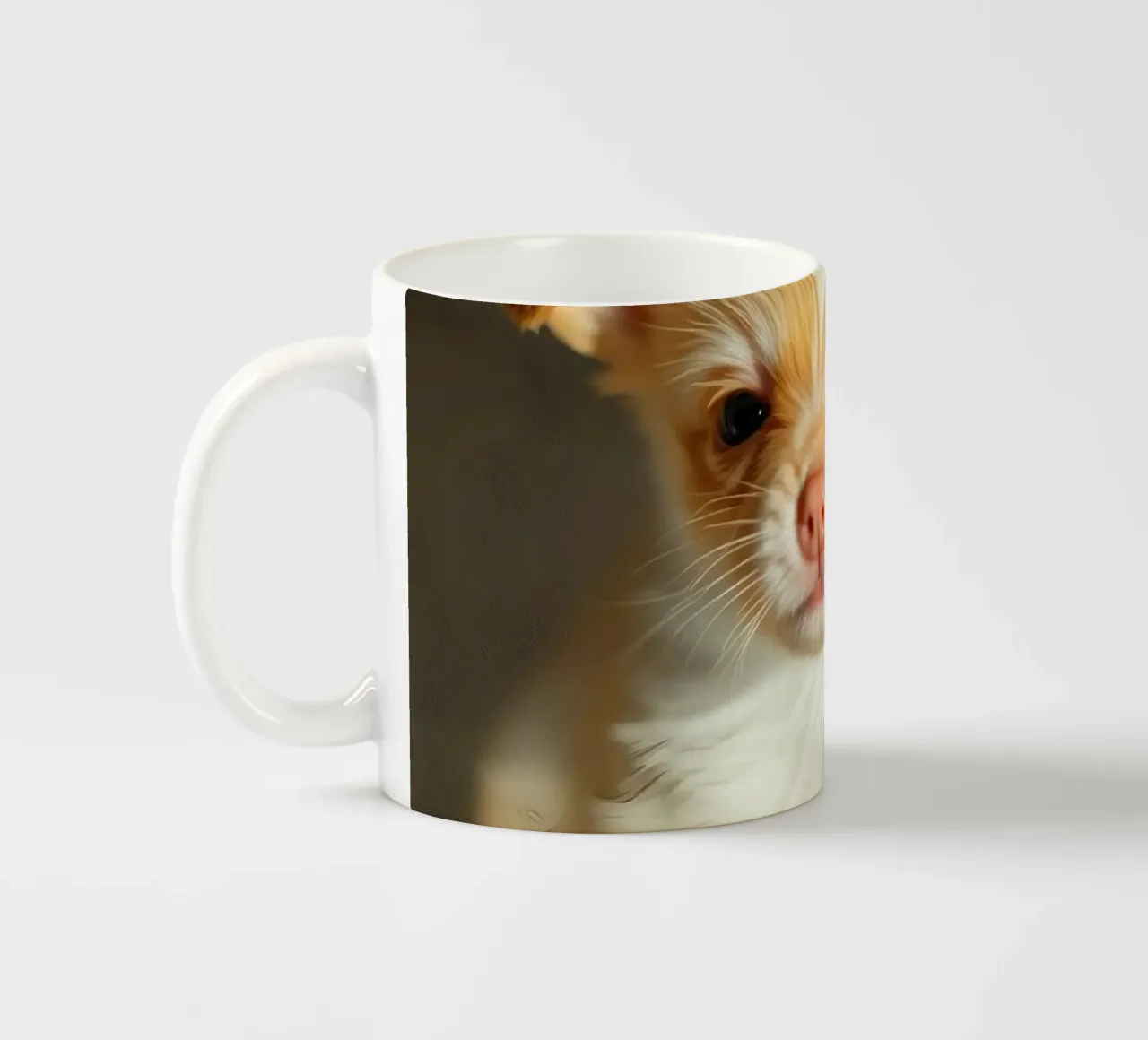 Carino il piccolo cucciolo dal pelo soffice seduto su una superficie illuminata tazza in ceramica da DesignDoodle