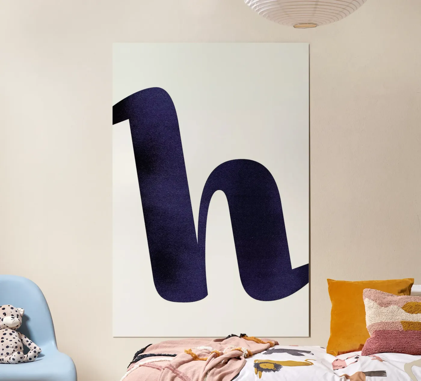 Navy H poster van petiteCAPS