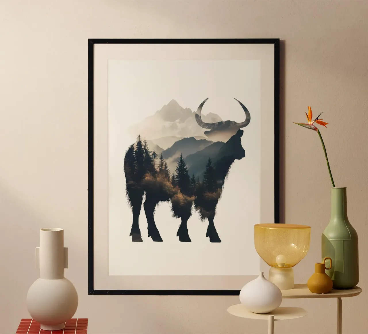 Silhouette di toro di montagna poster con telaio in plastica da Ginnery