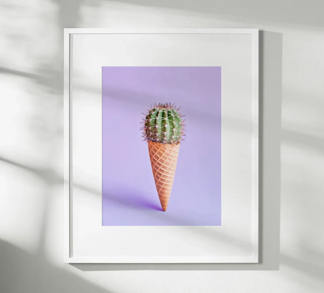 Cono gelato con cactus viola poster con telaio in plastica da Yaso Design & Art