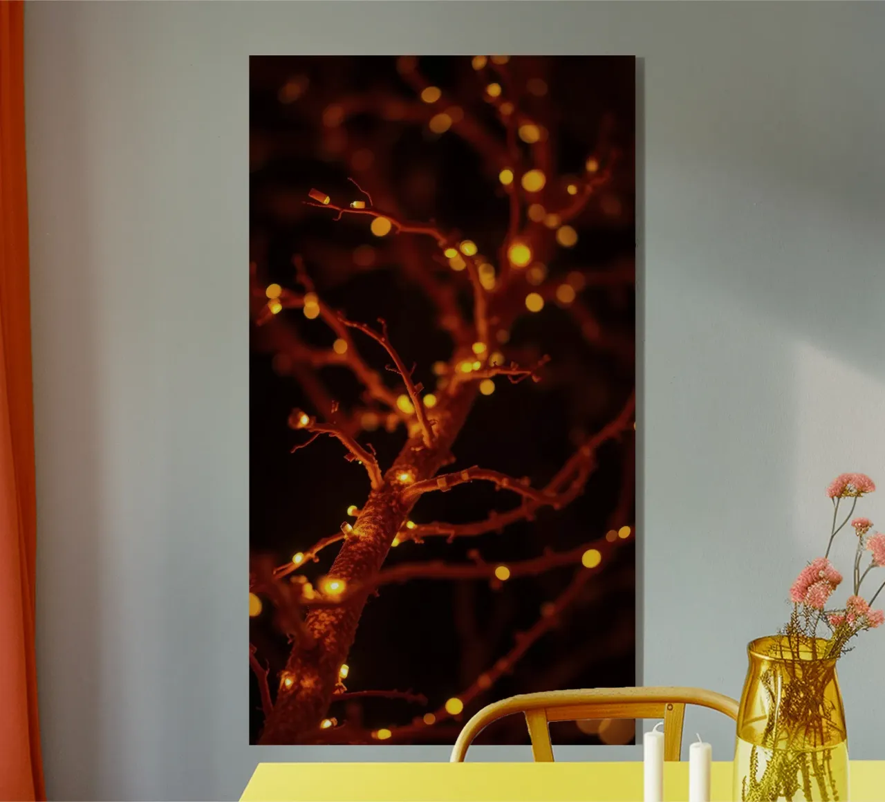 Lo scintillio delle luci calde su un ramo dell'albero crea un'atmosfera accogliente plexiglass da DesignDoodle