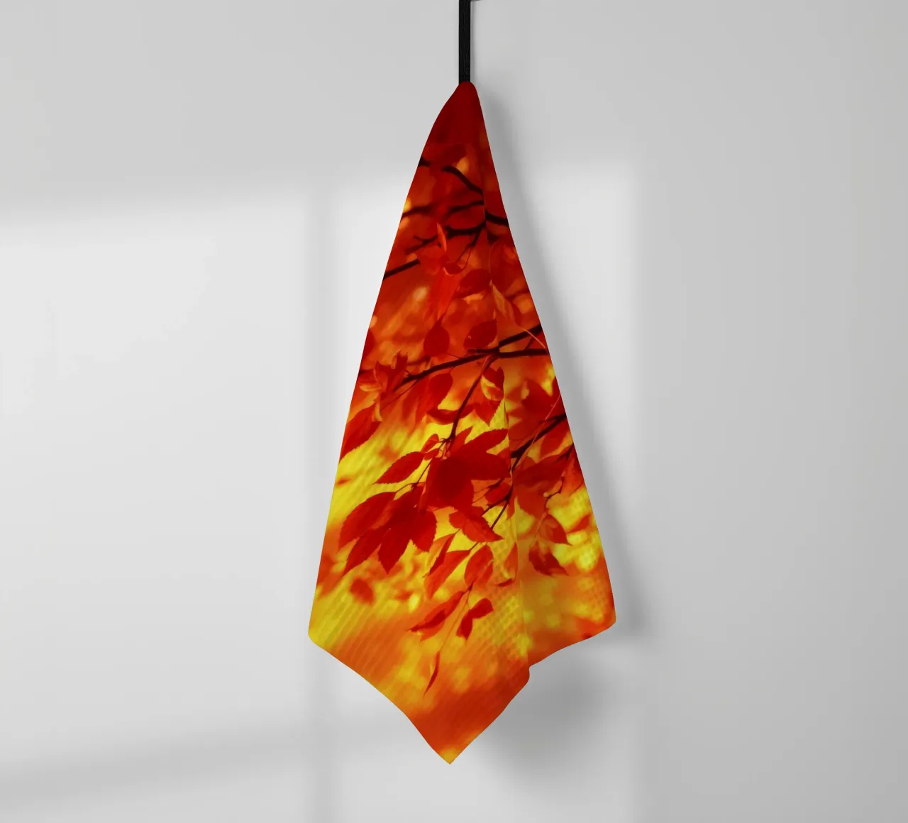 Lebendiges Herbstlaub vor warmem Hintergrund beleuchtet Geschirrtuch von DesignDoodle
