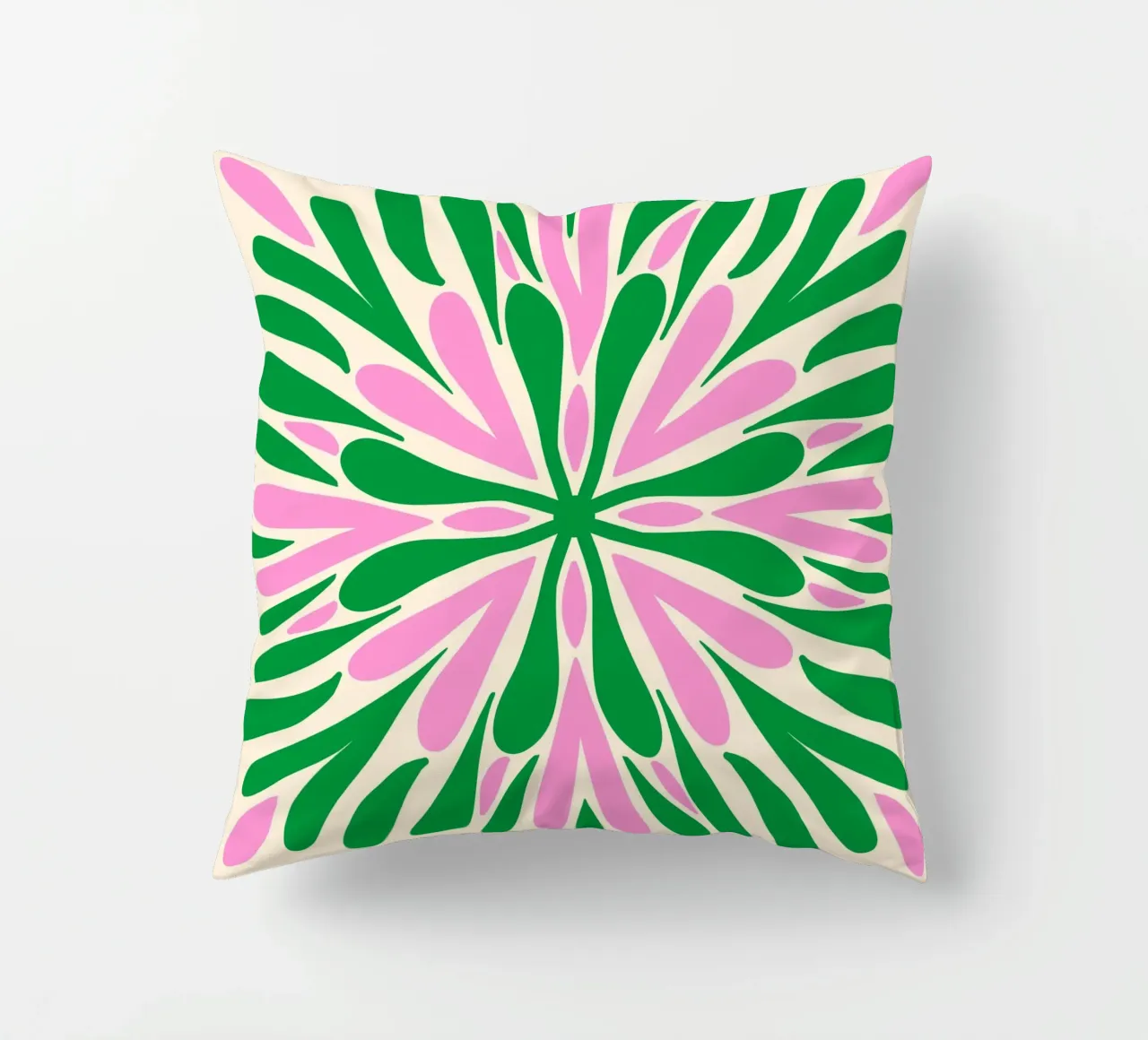 Petali di simmetria moderna - Verde e rosa cuscino da Wackapacka