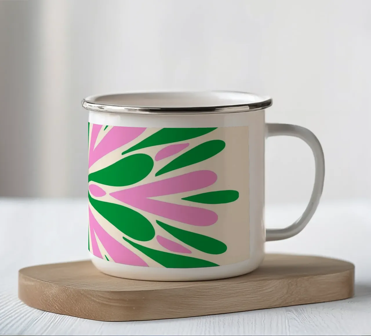 Petali di simmetria moderna - Verde e rosa tazza in smalto da Wackapacka