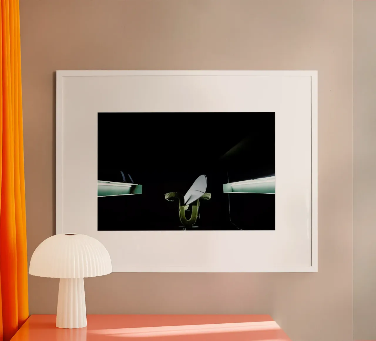 Handshaped poster con telaio in plastica da Chris Abatzis