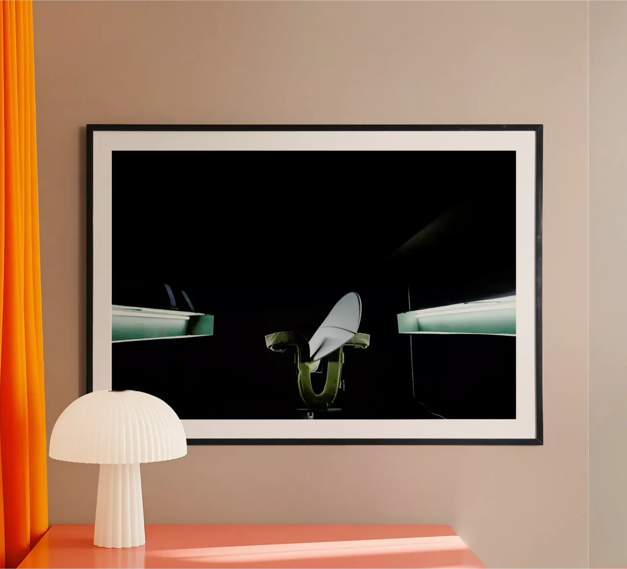 Handshaped poster con telaio in plastica da Chris Abatzis