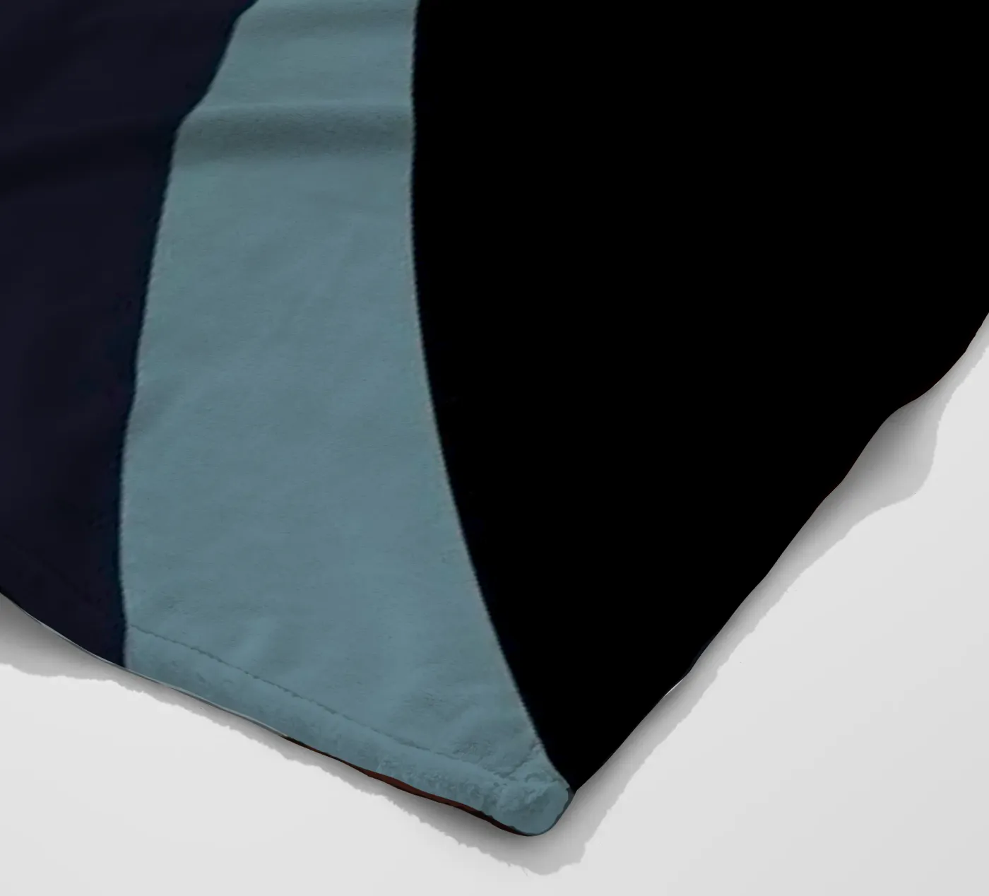Bloom 2 coperta in pile da Jonathan Lawes