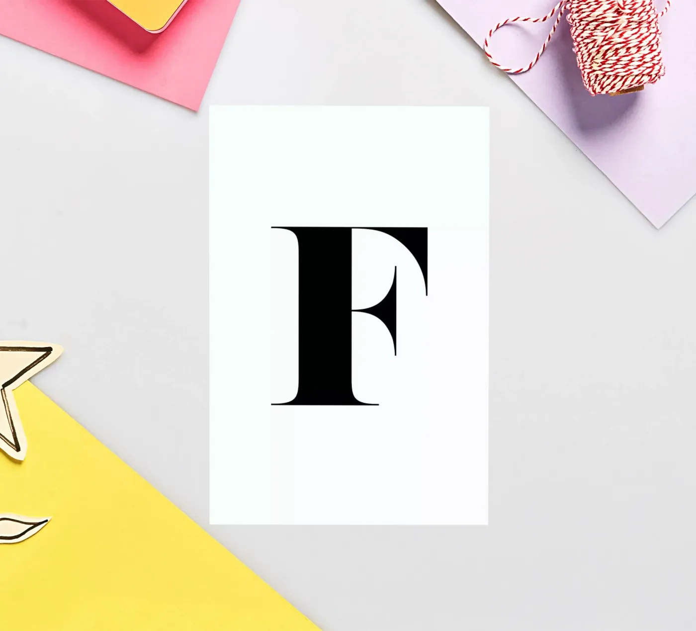 F sticker van Mottos by Sinan Saydik