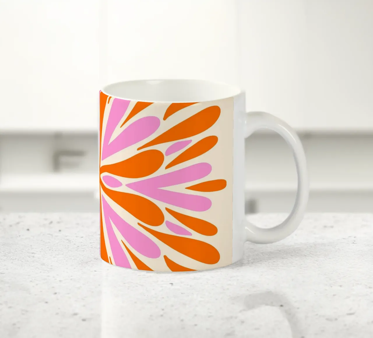 Petali di simmetria moderna - Arancione e rosa tazza in ceramica da Wackapacka