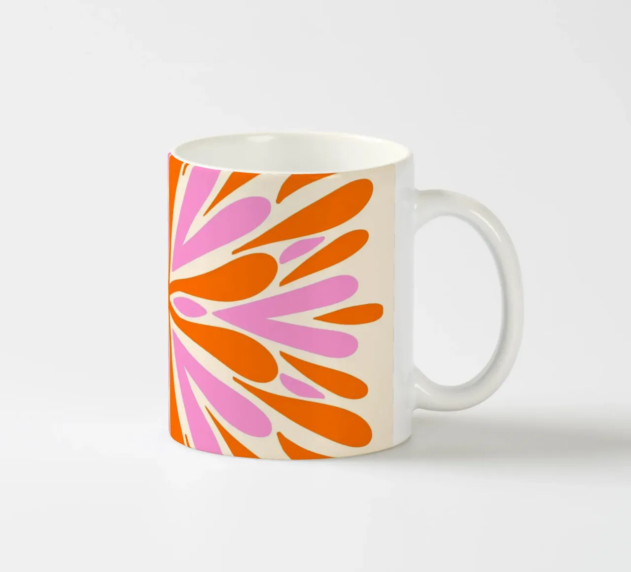 Petali di simmetria moderna - Arancione e rosa tazza in ceramica da Wackapacka