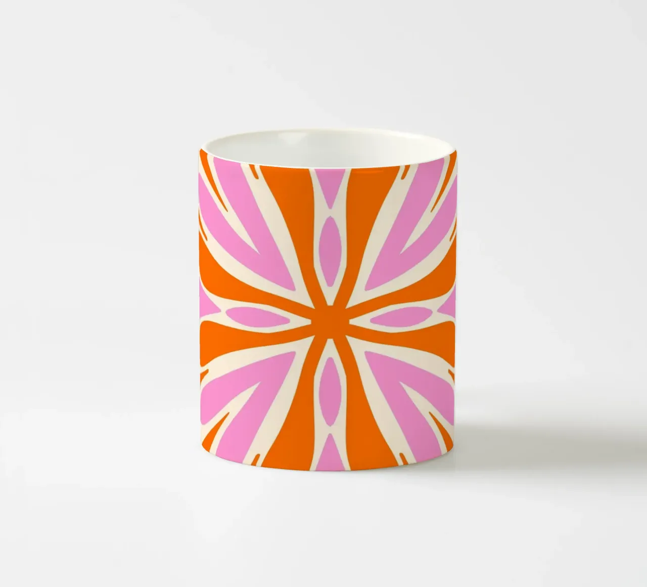 Petali di simmetria moderna - Arancione e rosa tazza in ceramica da Wackapacka